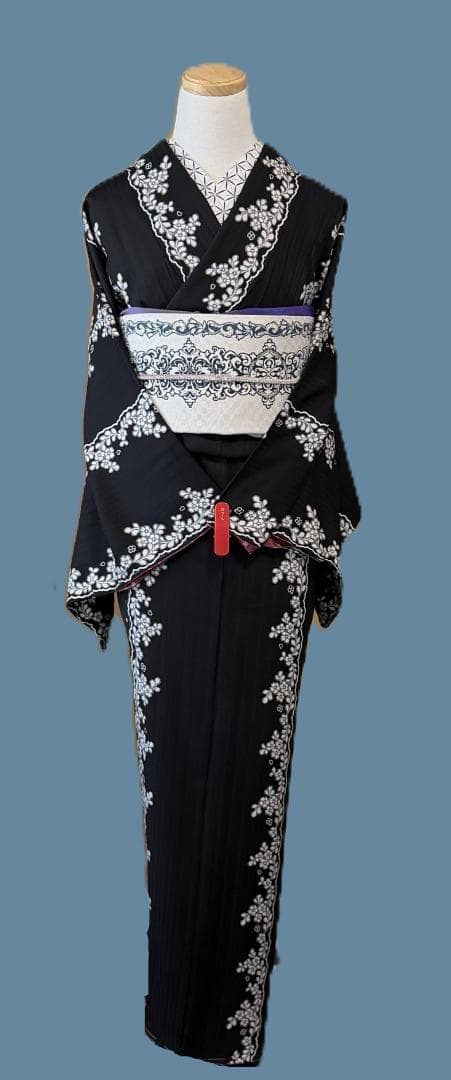 専用：着物８　松田聖子　小花スカラップ柄袷着物　黒　正絹　身丈１６９裄丈６９.５