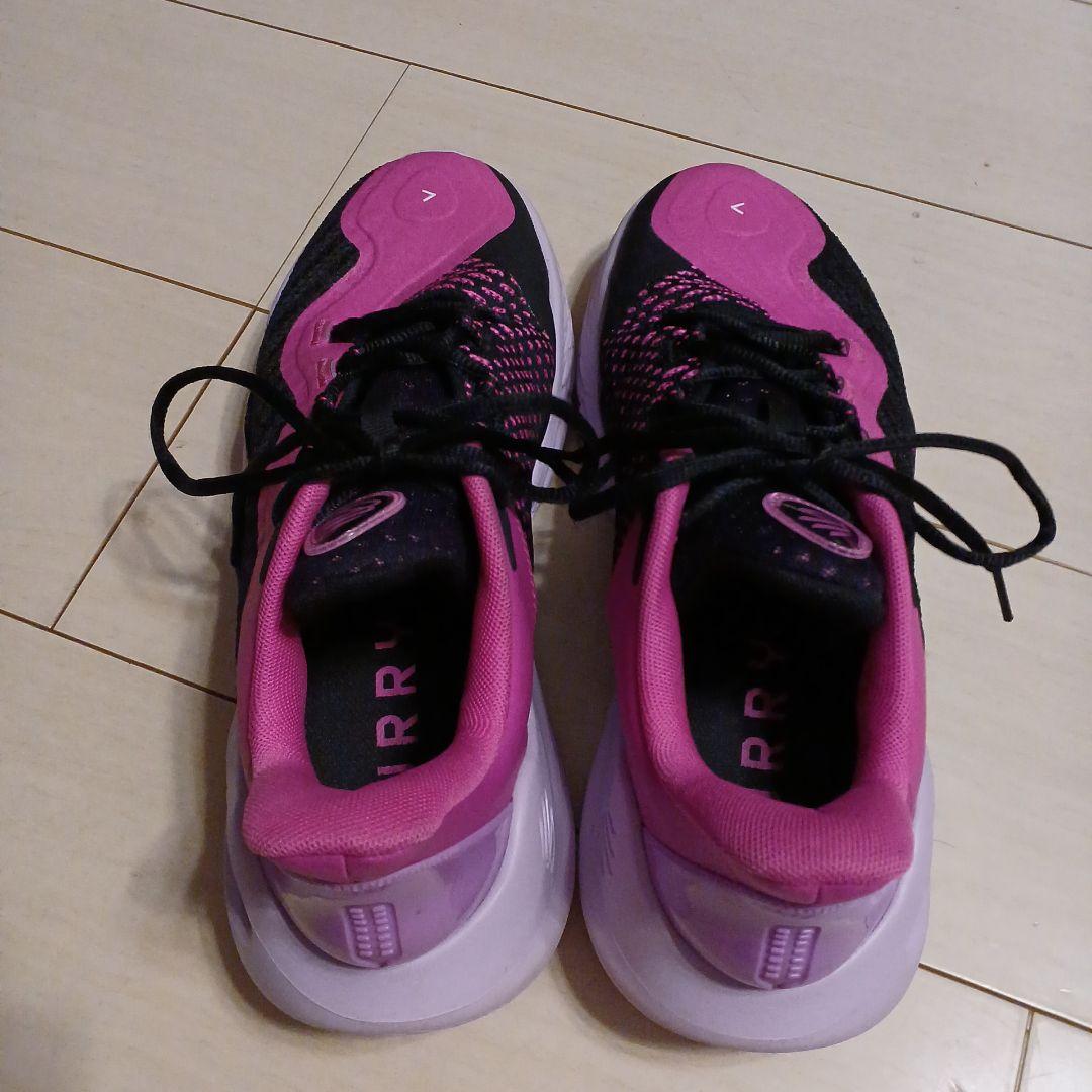 専用本日中にご購入下さいカリー11バスケットボールシューズ ピンク/ブラック