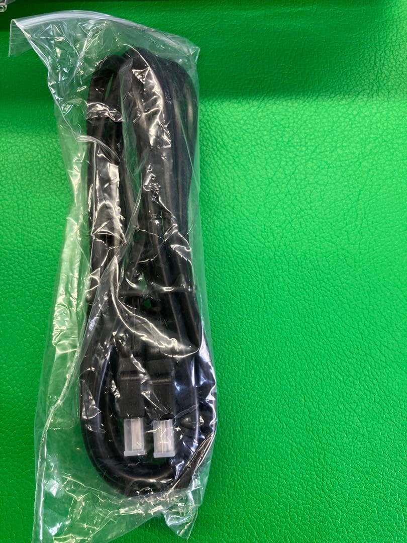 【ほぼ新品】スマホワイヤレス接続可能　プロジェクター