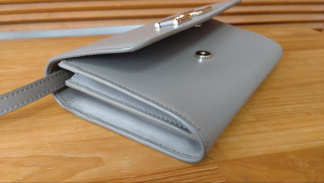 ジャスミン　フルラ meti ショルダーウォレット