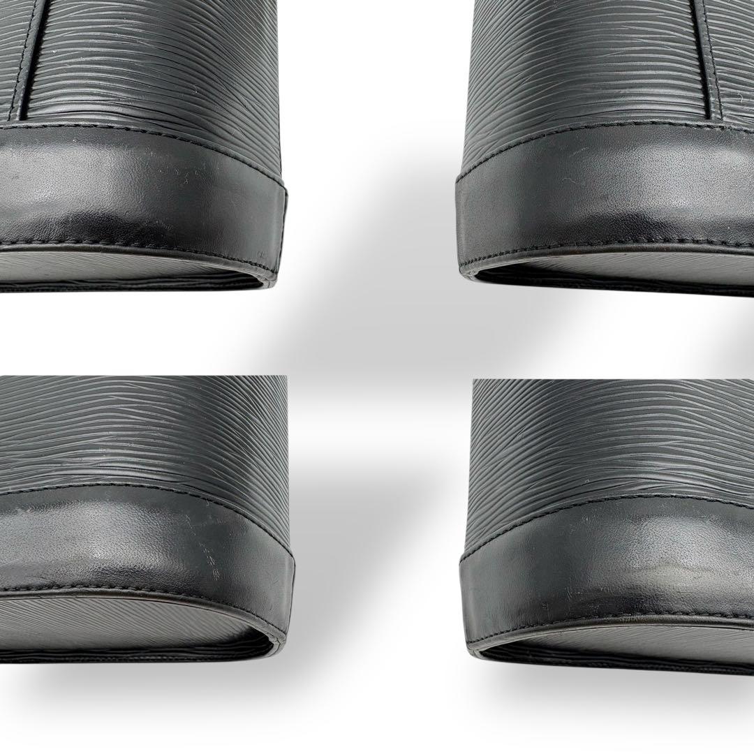 専用 ヴァレンティノガラヴァーニ バニティバッグ レザー ブラック チャーム