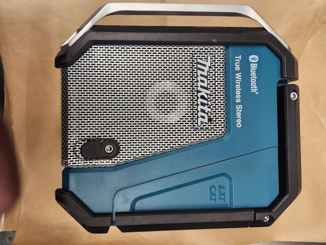 Makita MR113 ワイヤレスラジオ　バッテリー　充電器