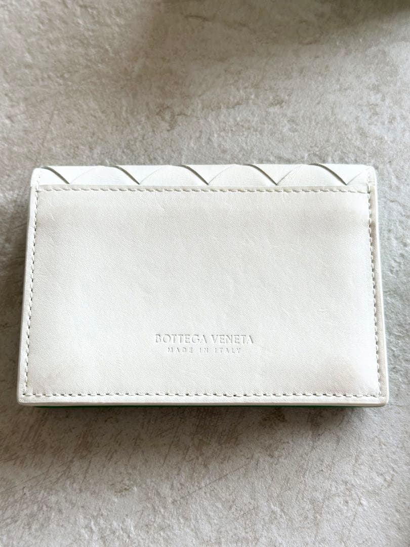 BOTTEGA VENETA レザー名刺入れ ホワイト×グリーン