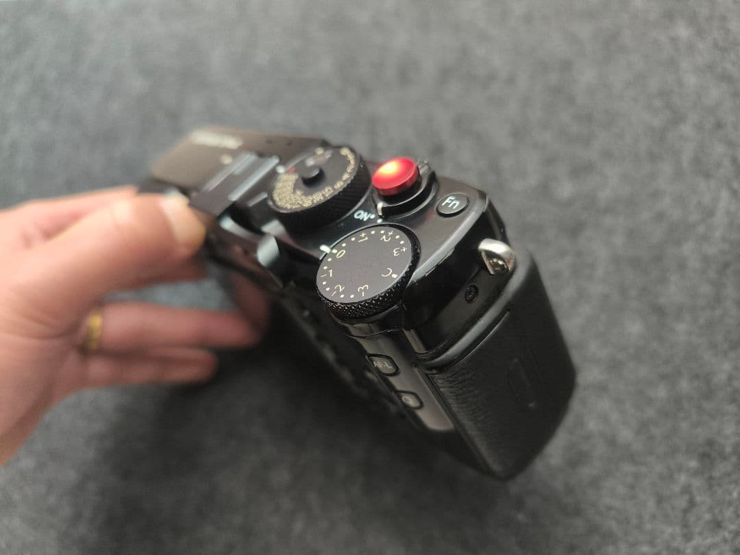 【FUJIFILM X-Pro2 ボディ】シャッター16735回/木製グリップ付