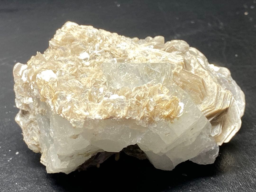 アクアマリン　マイカ　147g