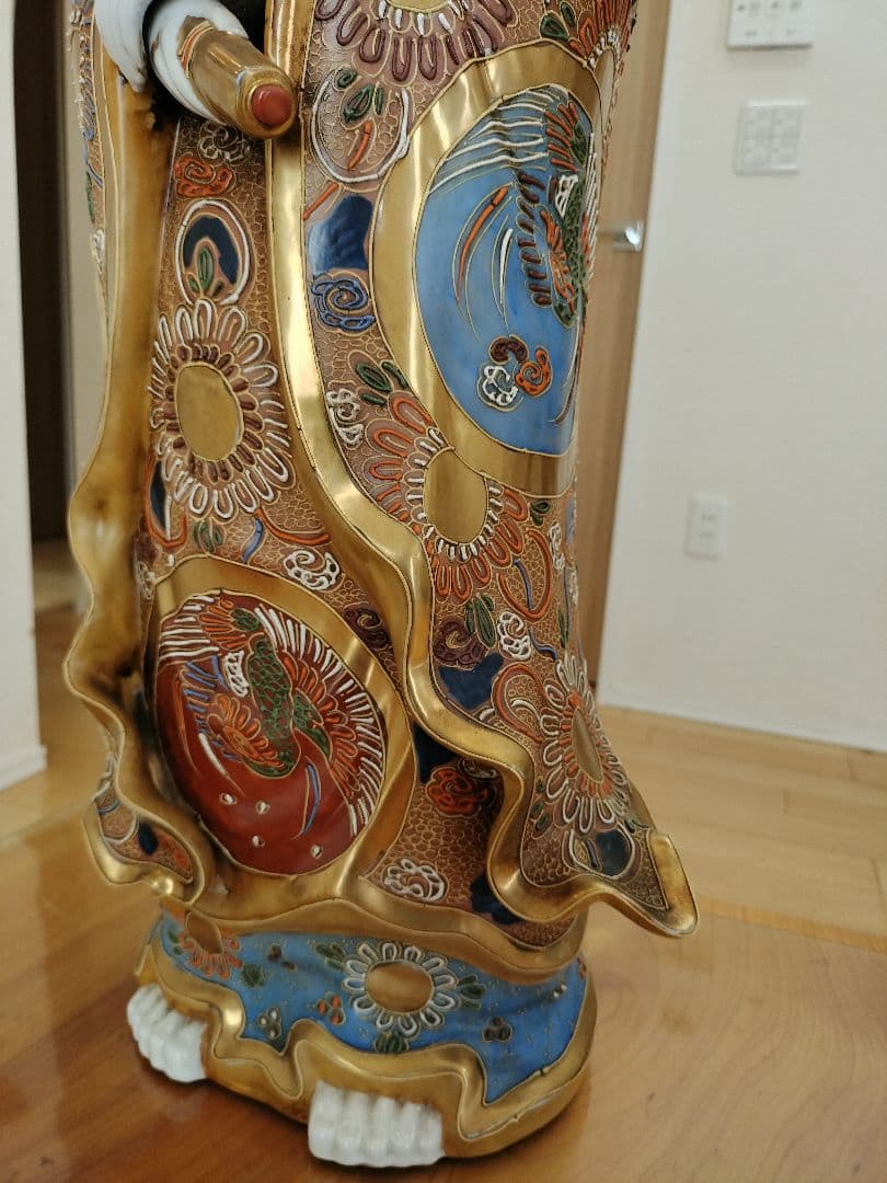 【美品】九谷焼　八幡窯　大　色絵金彩観音菩薩像　置物　高さ76㎝
