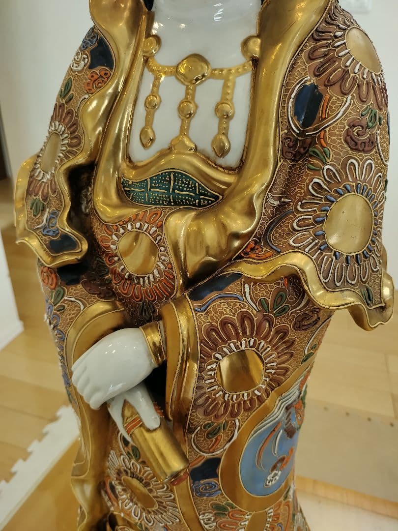 【美品】九谷焼　八幡窯　大　色絵金彩観音菩薩像　置物　高さ76㎝