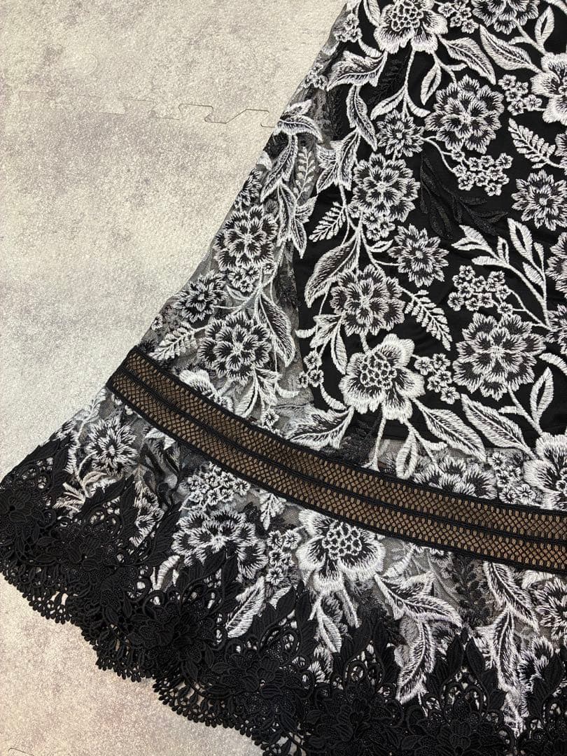 Yoshi未使用タグ付TADASHI SHOJI 刺繍レースワンピース　4