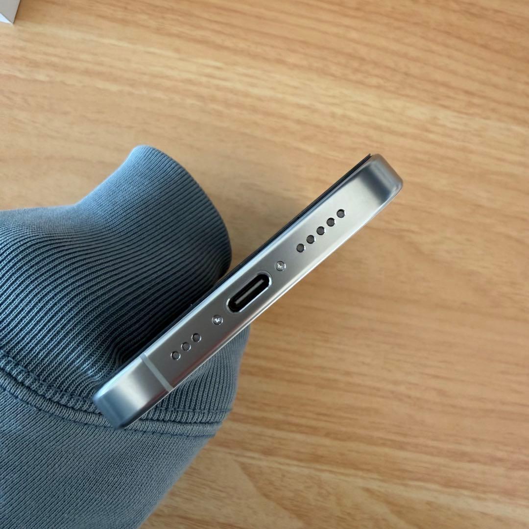 iPhone 16 Pro 256GB ホワイトチタニウム SIMフリー 95%