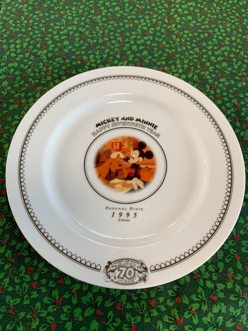 ミッキー&ミニー 70周年プレート ディズニー Disney 食器 皿 ソーサー