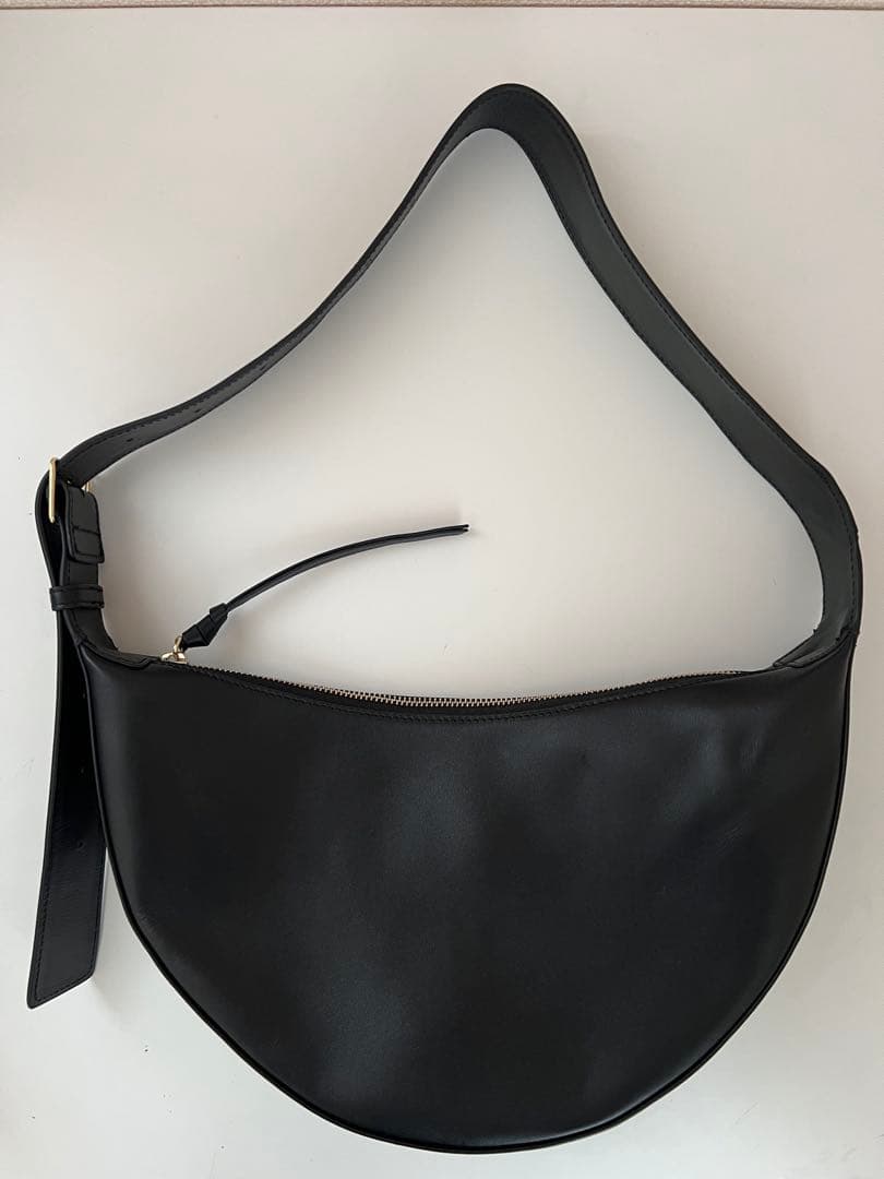 2.718 黒 ハーフムーン型 ショルダーバッグ