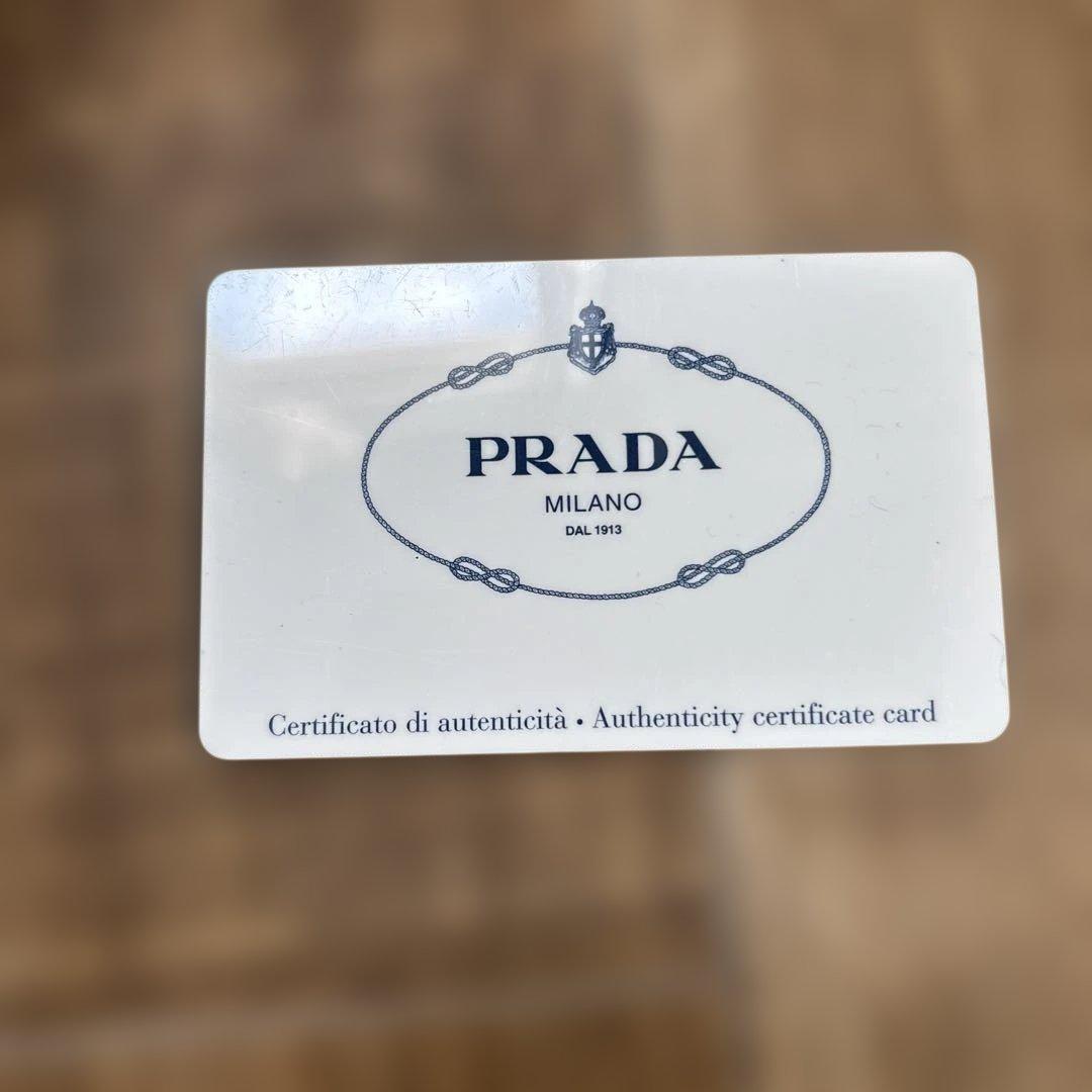 PRADAトートバッグ型抜きロゴ