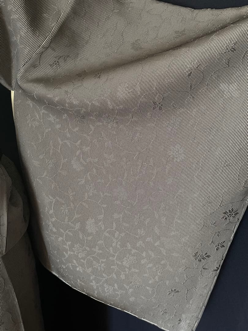 【小紋お召】お直し承りました　小花柄のお召　　※日本の絹シリーズ　　　　しつけ付