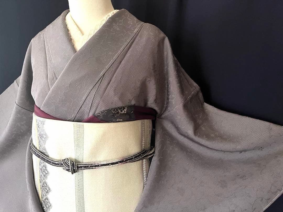 【小紋お召】お直し承りました　小花柄のお召　　※日本の絹シリーズ　　　　しつけ付