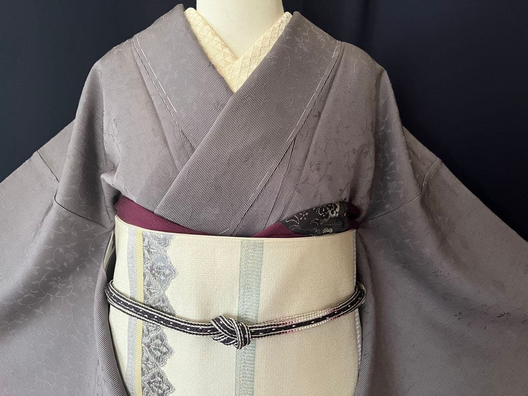 【小紋お召】お直し承りました　小花柄のお召　　※日本の絹シリーズ　　　　しつけ付