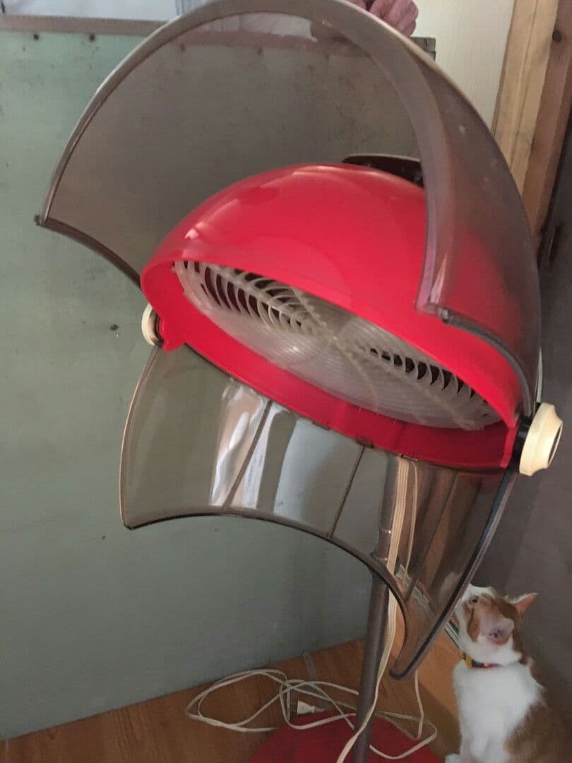 値下げします。美容院のドライヤー(動作確認済み)