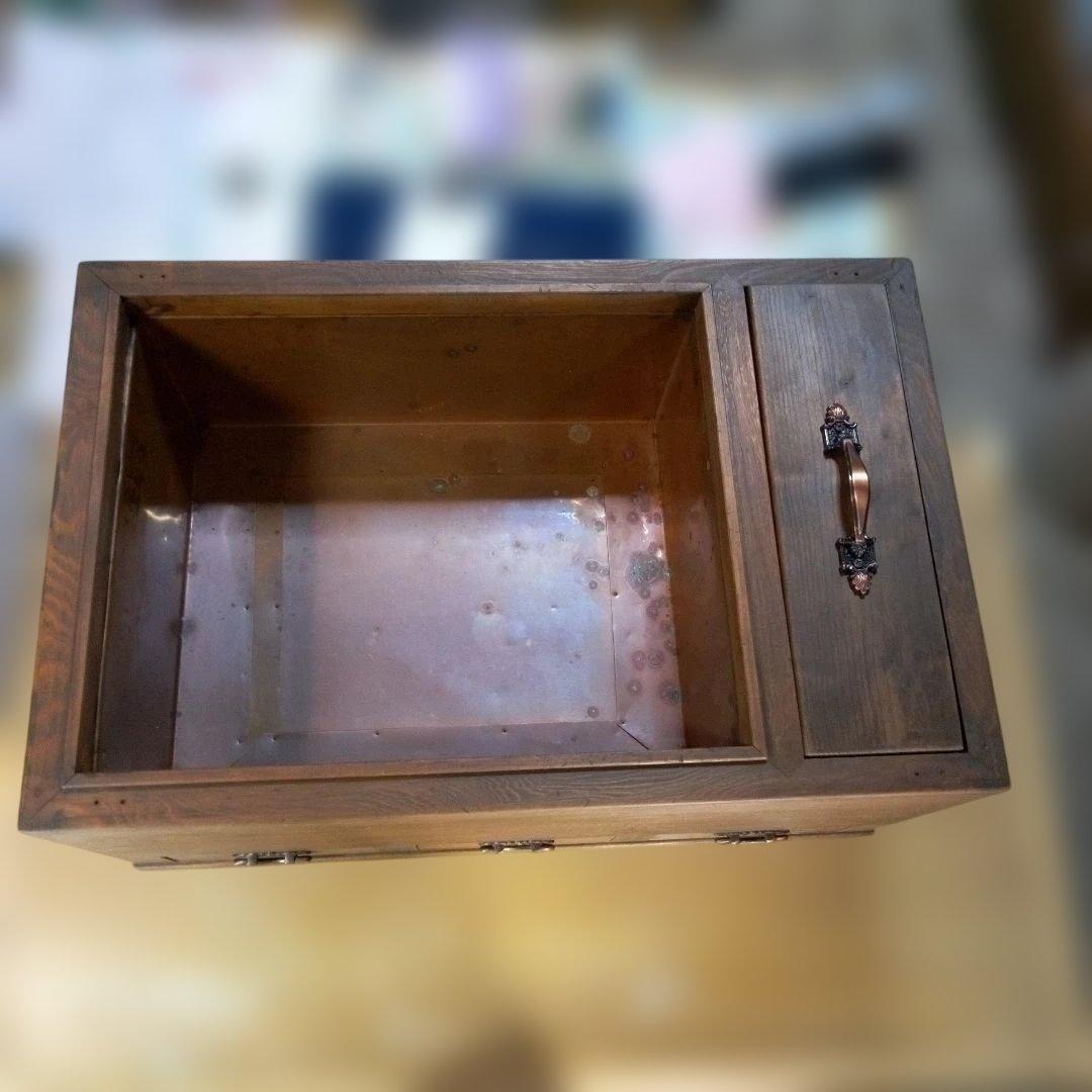 木製の長火鉢　インテリア　オブジェ　ディスプレイ　置物　工芸品　レア　希少