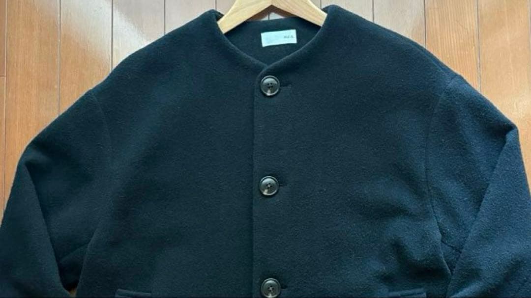 HUIS×尾州　縮絨ウールフランネルノーカラーショートコート（ブラック）