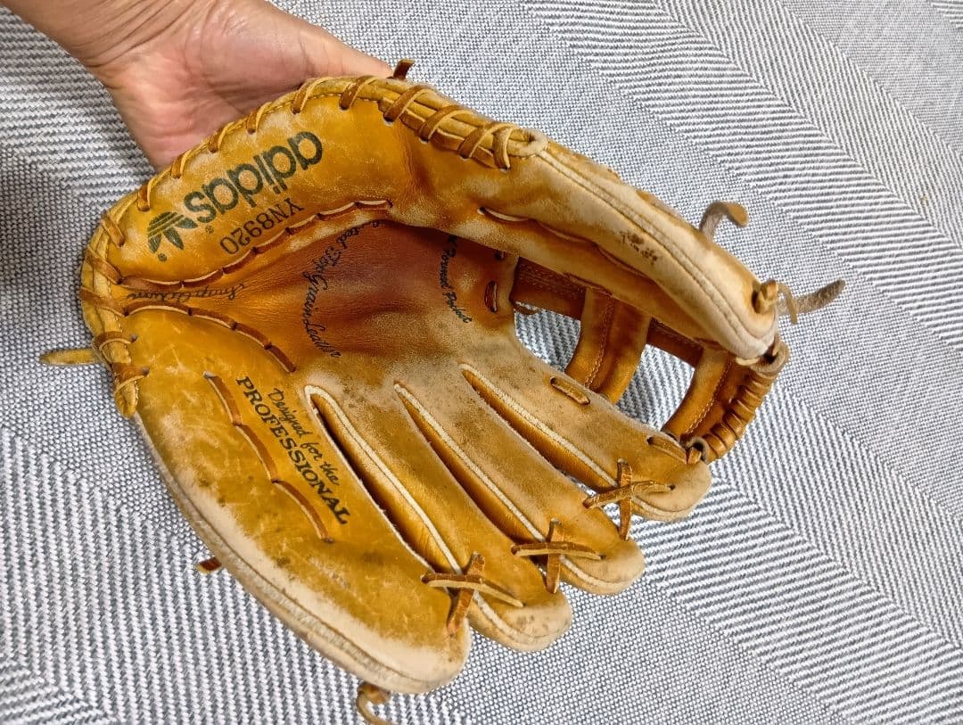 軟式グローブ　アディダス