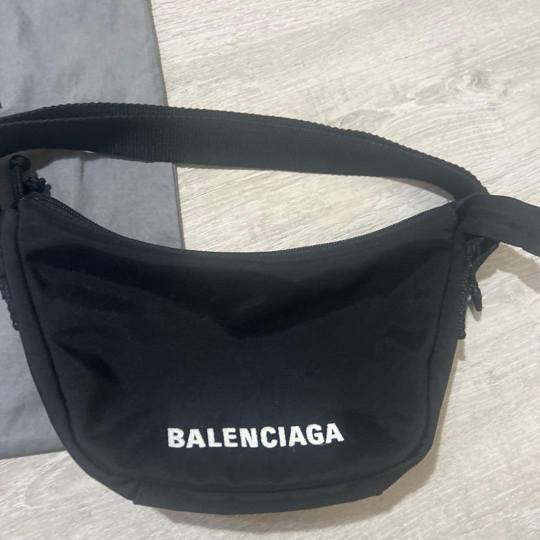 BALENCIAGAボディバッグ