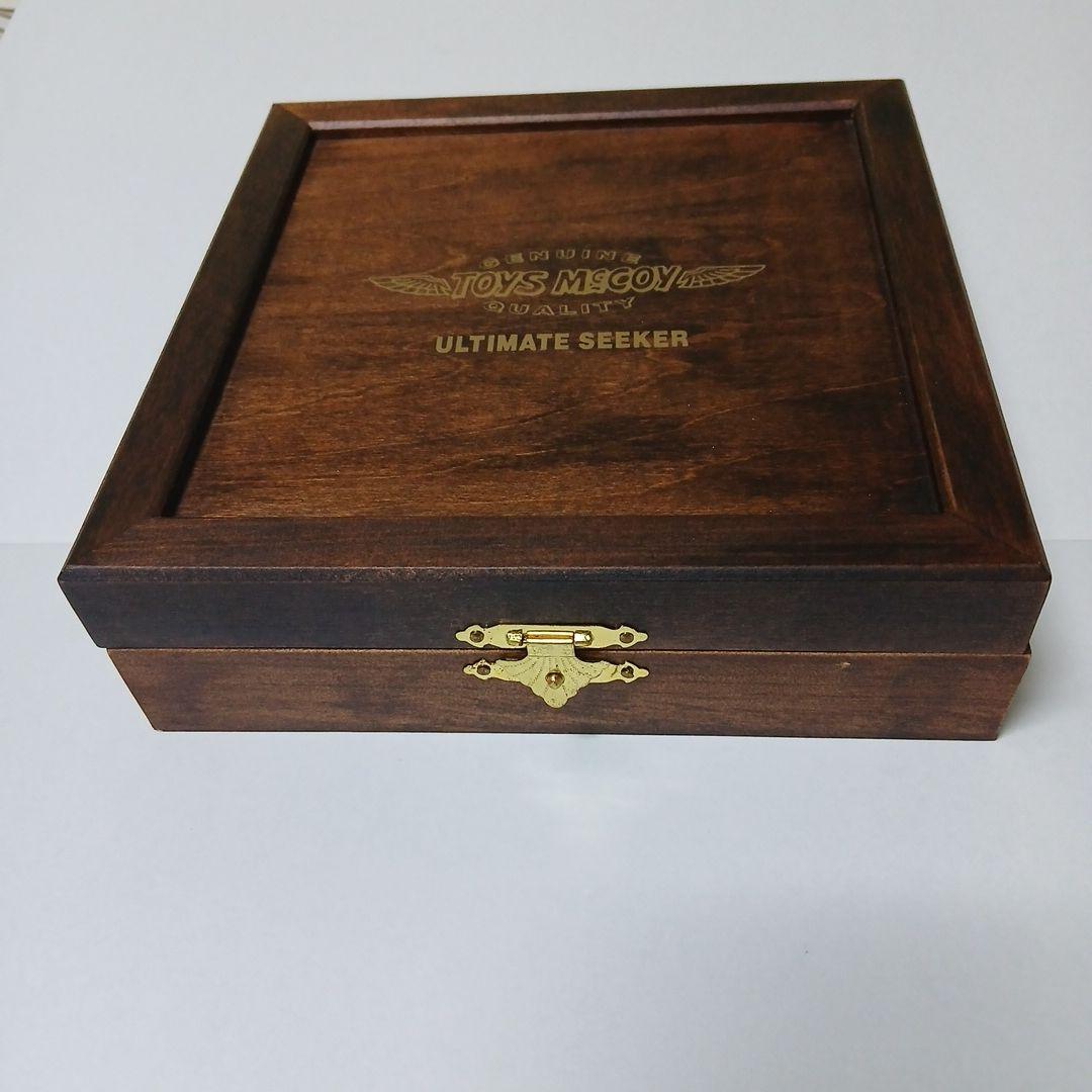 トイズマッコイ ロゴ入り木製アクセサリーボックス 25周年記念ピンバッジ