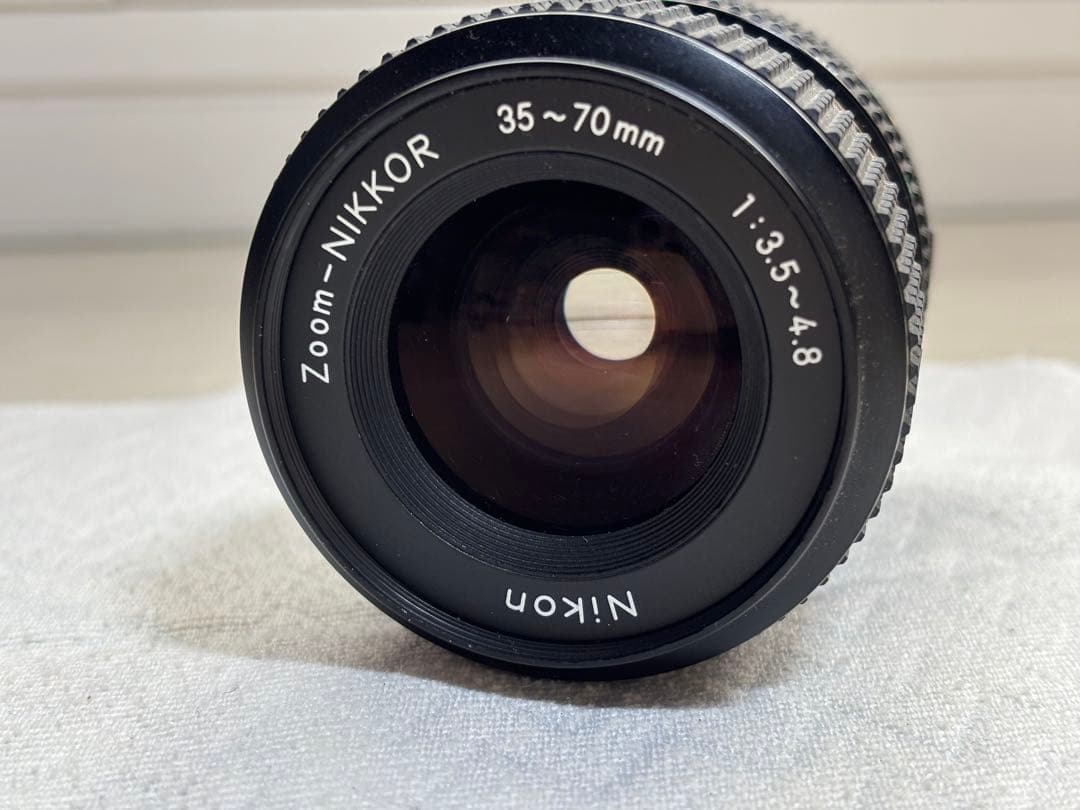 Nikon ニコン FM10 & Zoom-NIKKOR 35-70mm カメラ