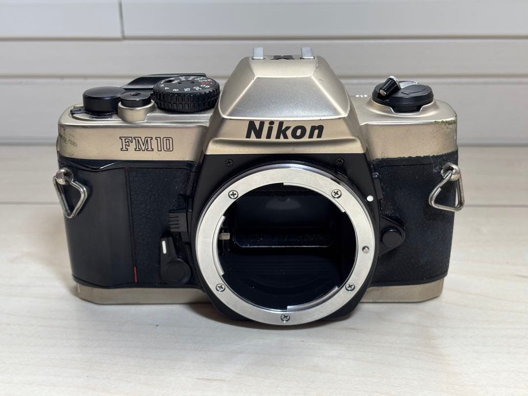 Nikon ニコン FM10 & Zoom-NIKKOR 35-70mm カメラ