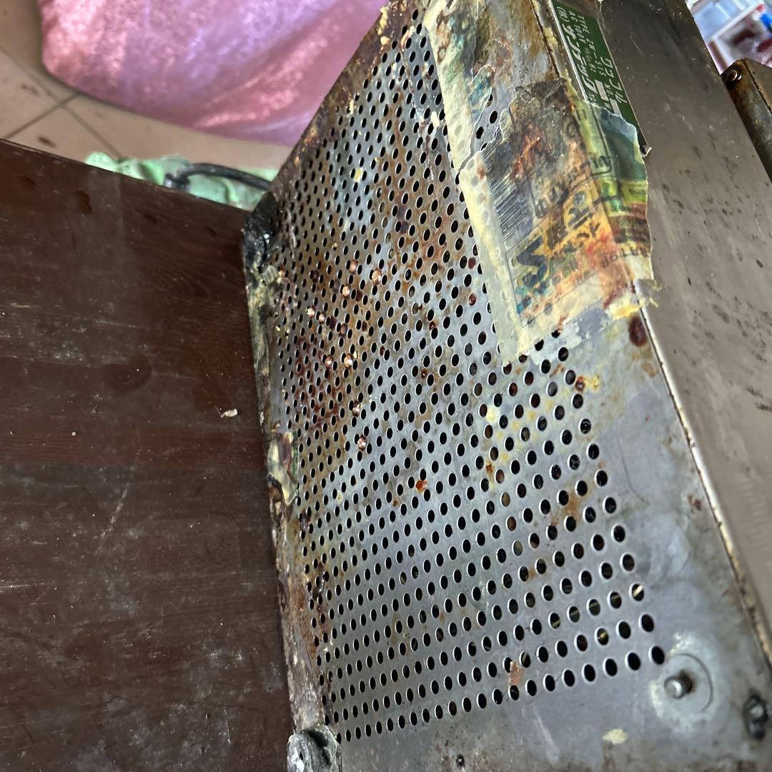 動作確認済　サンテック　ワッフルメーカー　油汚れあり、台座がない。