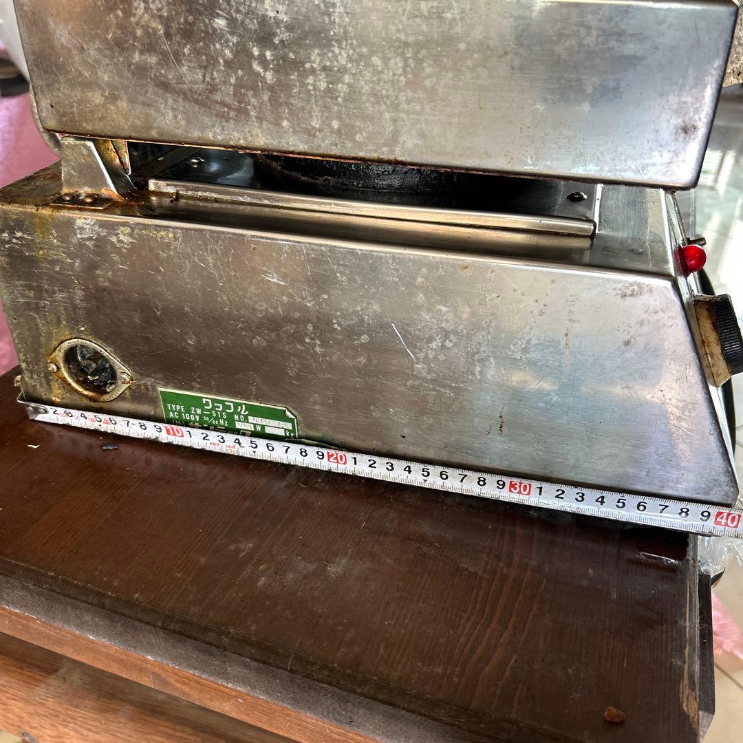 動作確認済　サンテック　ワッフルメーカー　油汚れあり、台座がない。