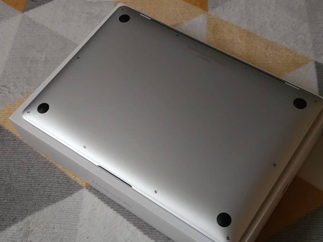 MacBook本体 MacBook Air 2020 intelCPU 512GB