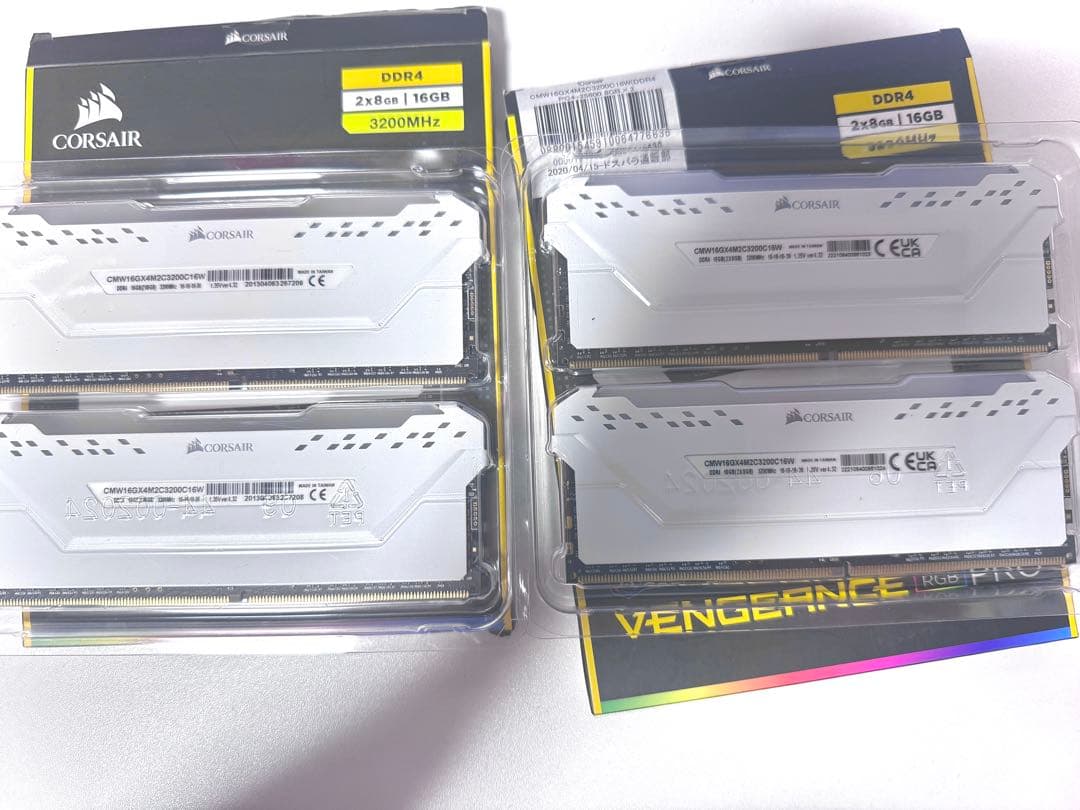 メモリー VENGEANCE RGB PRO 32GB DDR4 DRAM 3200MHz