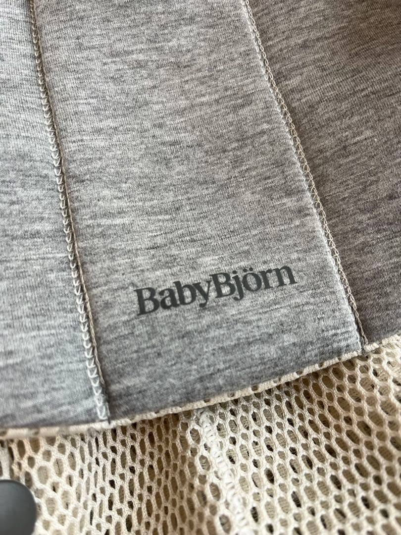 ベビービョルン　抱っこ紐　ハーモニー　クリーム