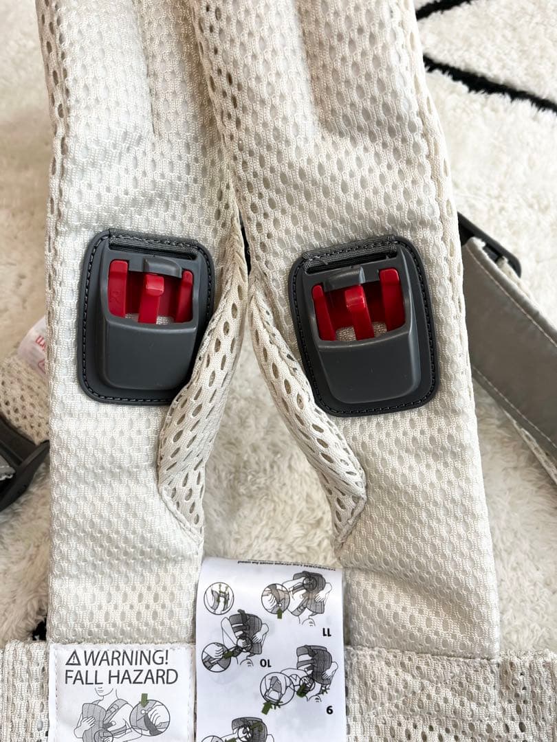 ベビービョルン　抱っこ紐　ハーモニー　クリーム