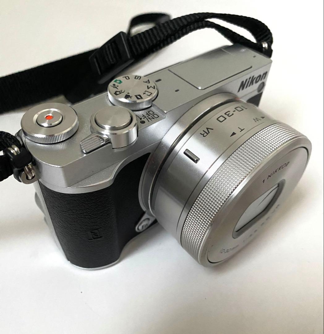 Nikon1 J5 ミラーレス ダブルレンズキット /シルバー J5WLKSL