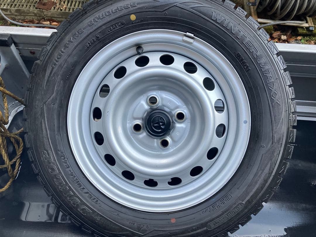 プロボックス 純正ホイール＋ちょい太スタッドレスタイヤ 純正キャップ付き