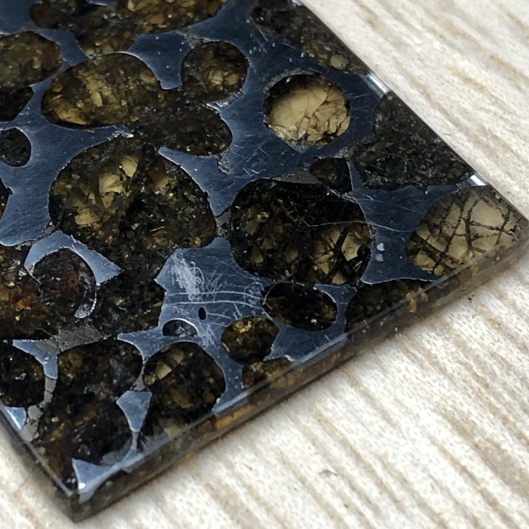 R*y様 パラサイト隕石 隕石　石鉄隕石　セリコ隕石 美品　重さ約7ｇ　ケース付