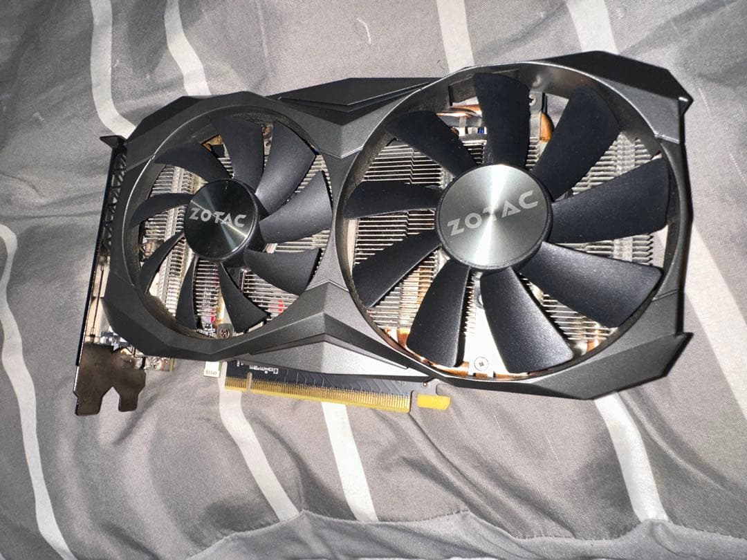 ASUSマザーボード + ZOTACグラフィックボード