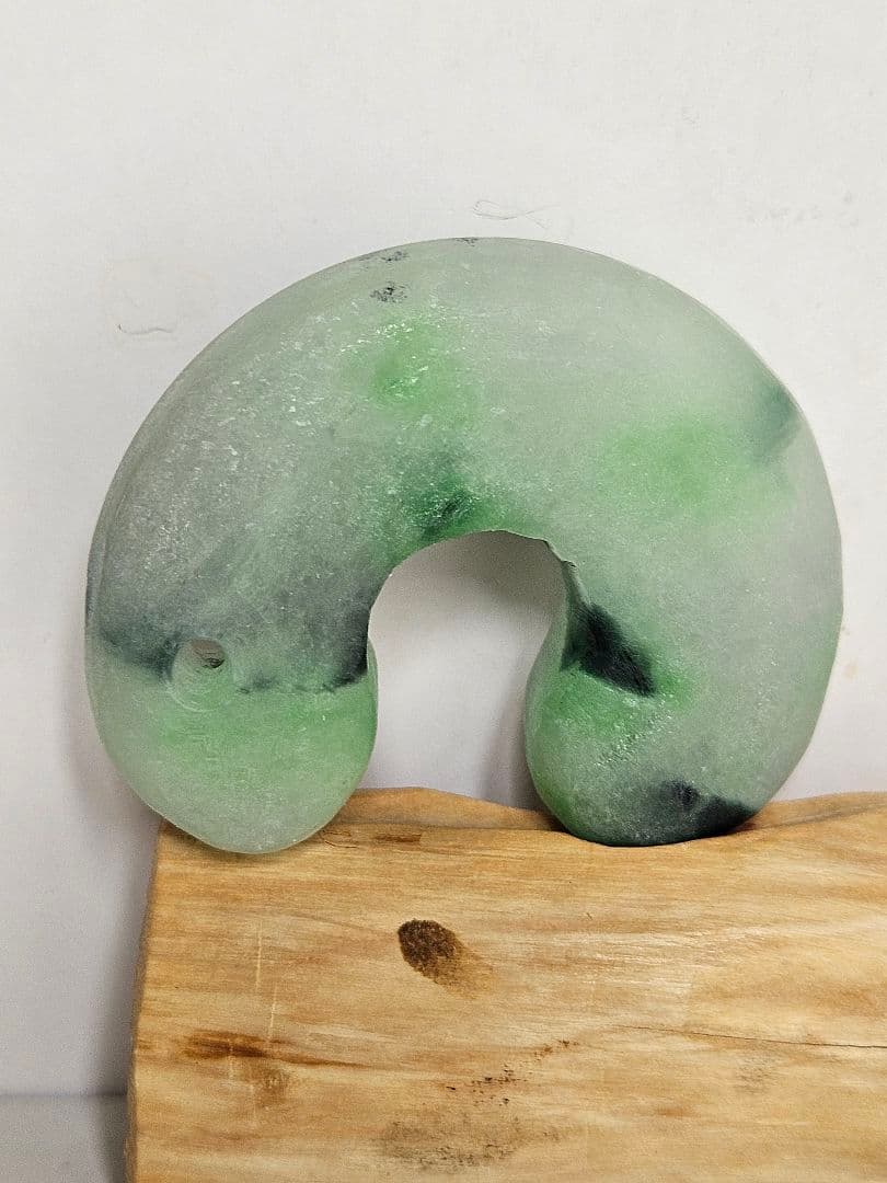 H 特大 飛龍 翡翠勾玉　　☆12,000円☆