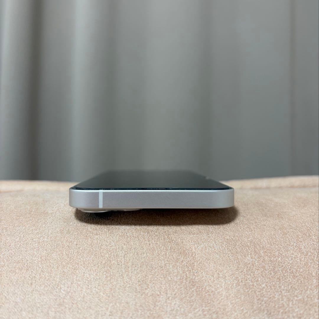 中古品 iPhone 13 スターライト 256GB SIMフリー