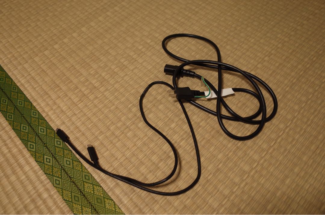 Dell 27 4kモニター U2723QE Type-C PD給電、ハブ機能