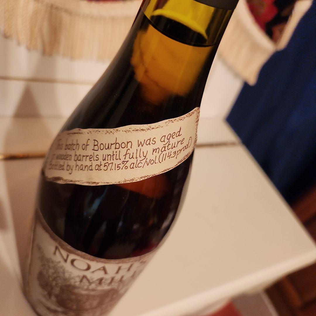 [ 再入荷 ] 終売商品 バ－ボンウイスキー ノア－ズ ミル ( 新品未開封 )