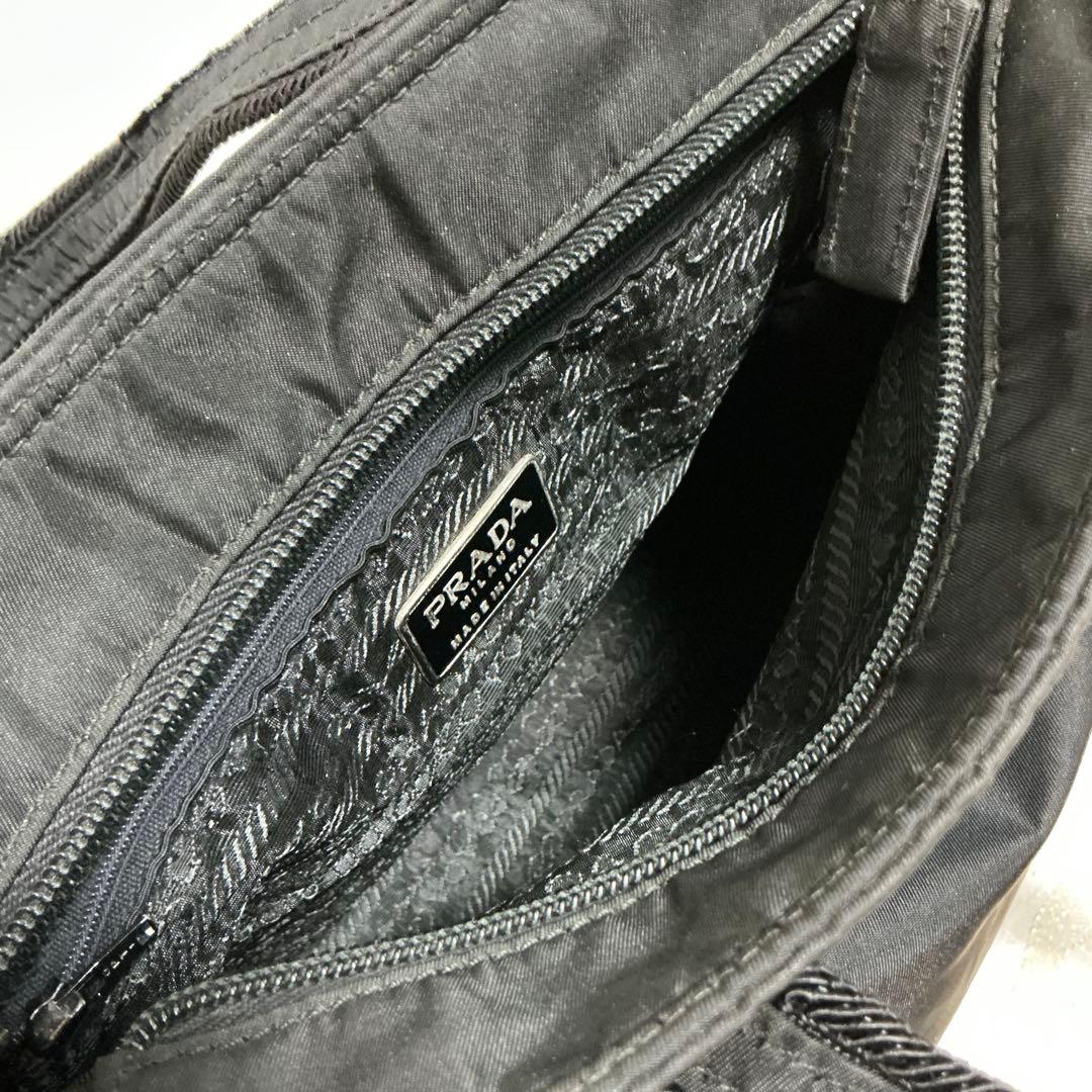 PRADA ナイロン ハンドバッグ 黒　ロゴビーズ刺繍