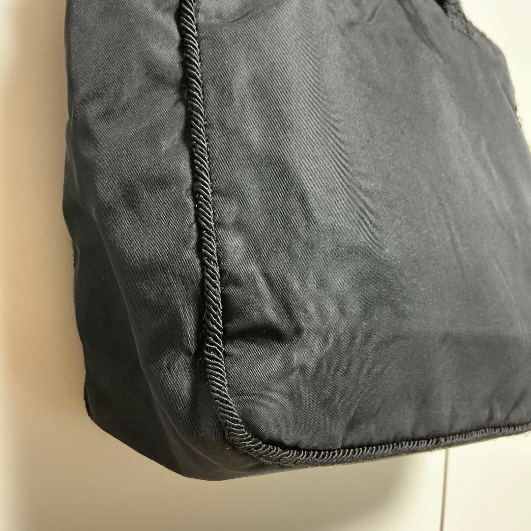 PRADA ナイロン ハンドバッグ 黒　ロゴビーズ刺繍