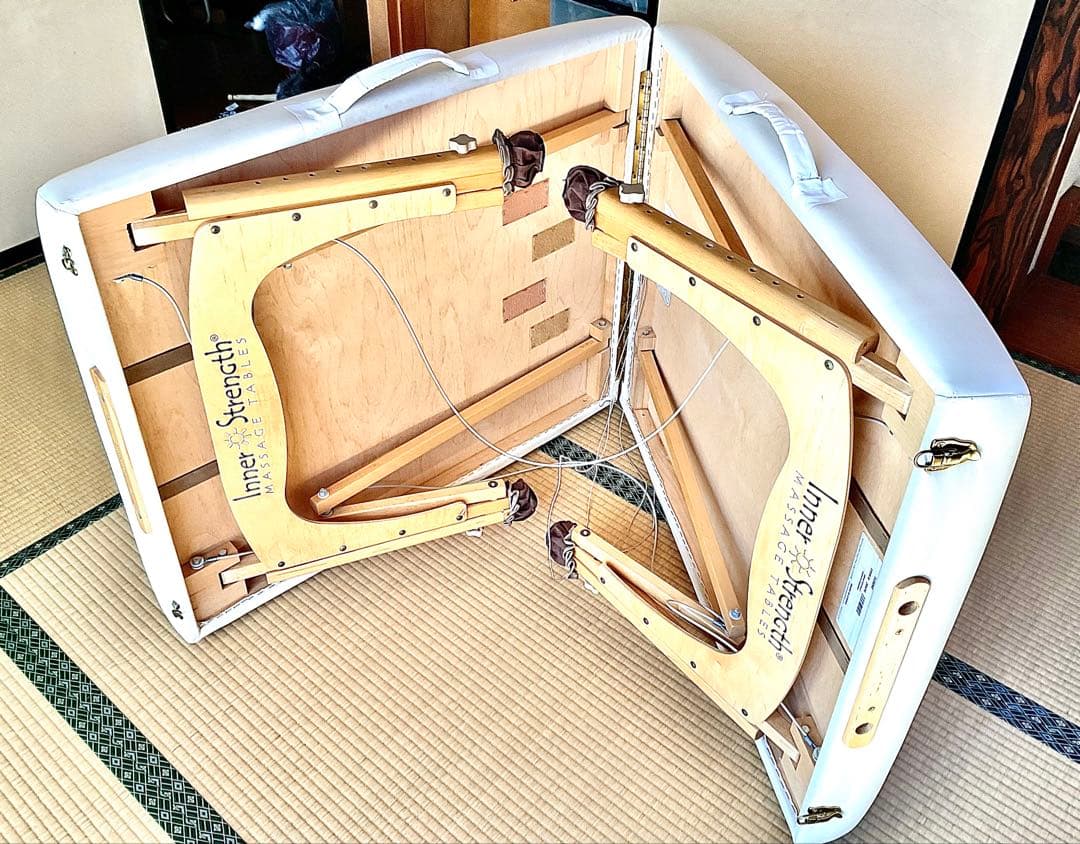 Inner Strength massage インナーストレングステーブルベッド