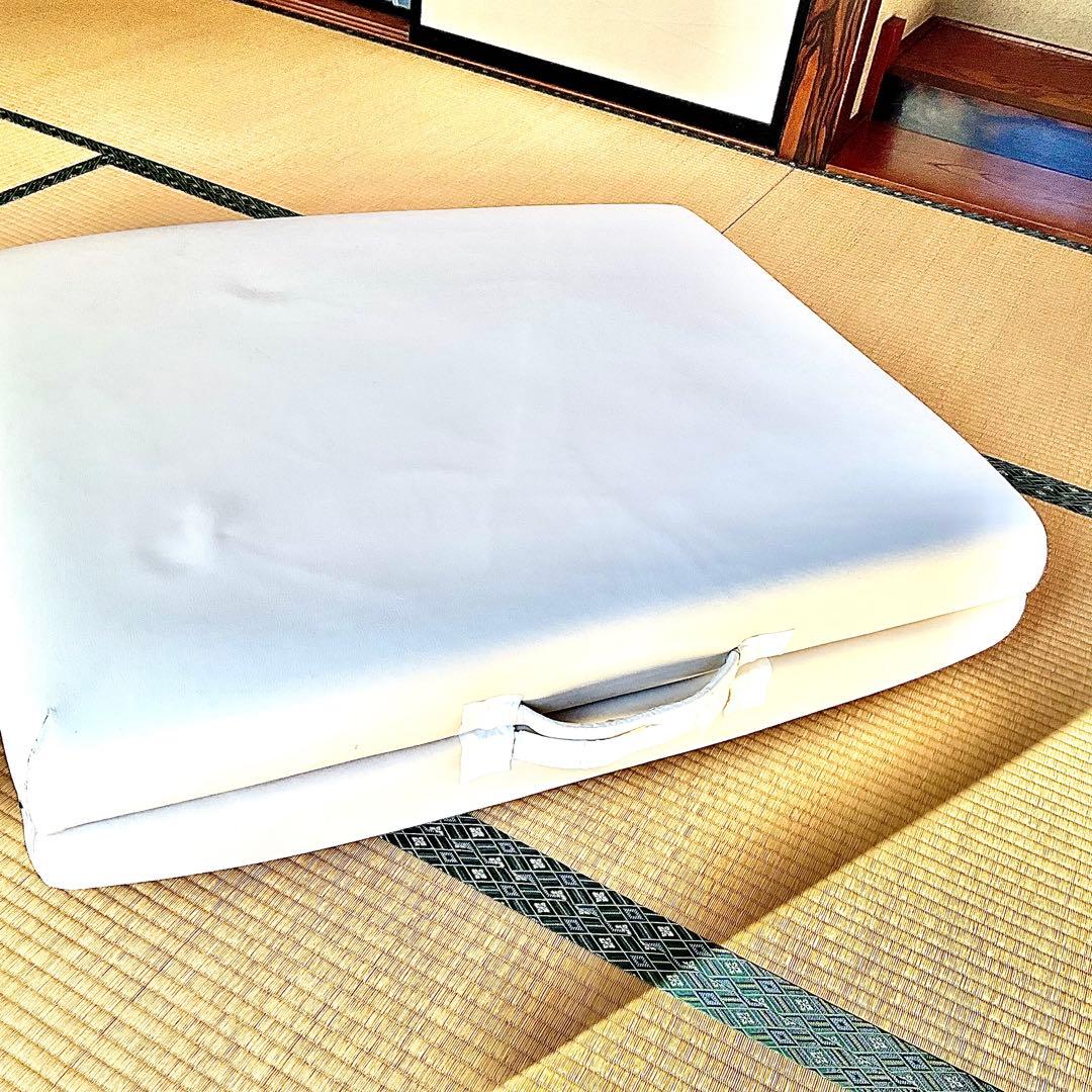 Inner Strength massage インナーストレングステーブルベッド