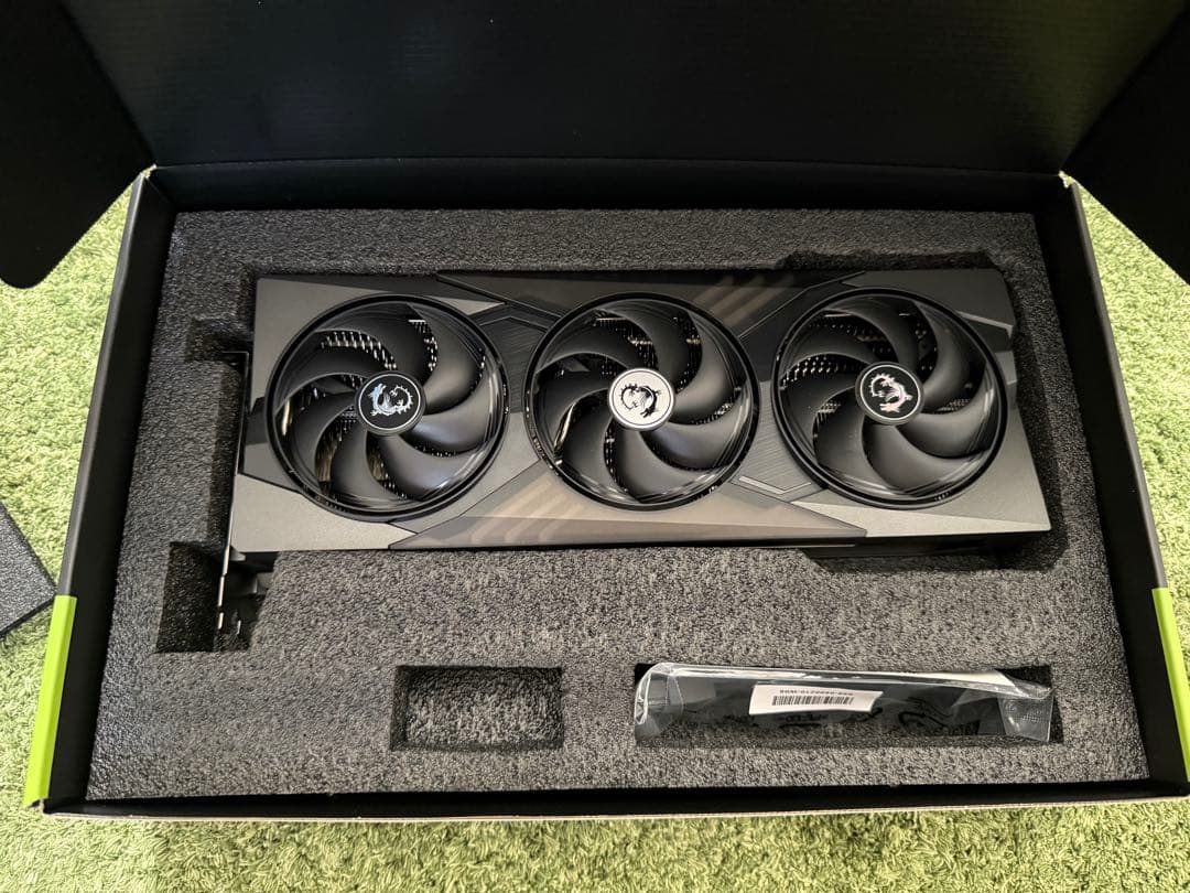 グラフィックボード・グラボ・ビデオカード MSI GeForce RTX5070 12G GAMING TRIO