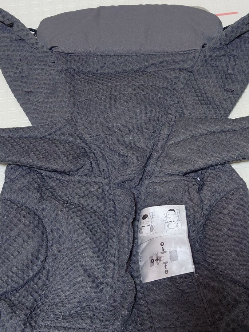 エルゴベビー オムニブリーズ エアメッシュ グラファイトグレー　よだれカバー付き