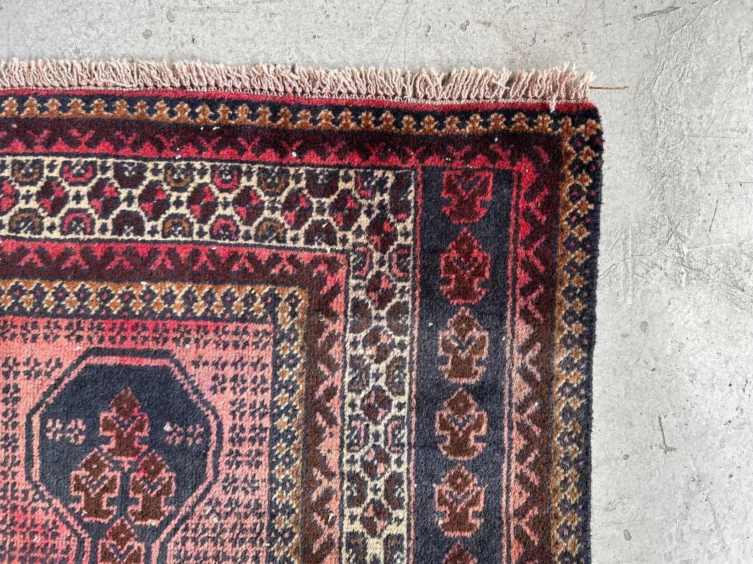 【Vintage rug】138 × 81｜アシンメトリー ヴィンテージラグ