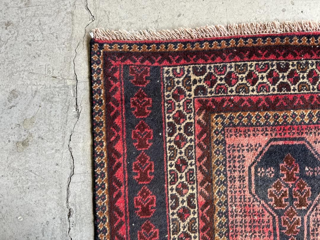 【Vintage rug】138 × 81｜アシンメトリー ヴィンテージラグ