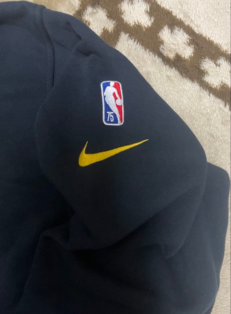 【美品】ナイキ NIKE NBA ウォリアーズ 75周年 パーカー
